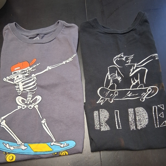 2 Kids Graphic T-Shirts - Skeleton Skateboarder & Skater Design    Size S(6-7) - Picture 1 of 8